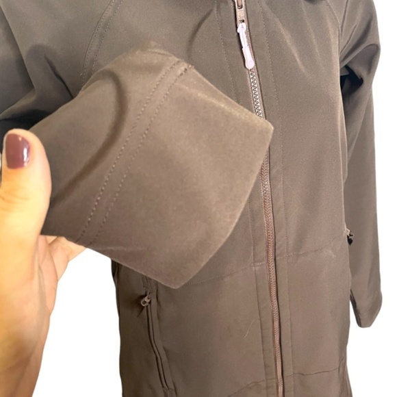 Lululemon Apres Yoga Rain Coat Jacket  🤍 - Picture 8 of 14